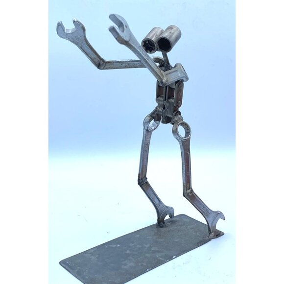 Metal Sculpture Recycled Original Scrap Tool Man Hand Crafted - Picture 4 of 4